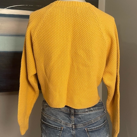 Hollister Yellow Sweater Sz. XS - Picture 6 of 7